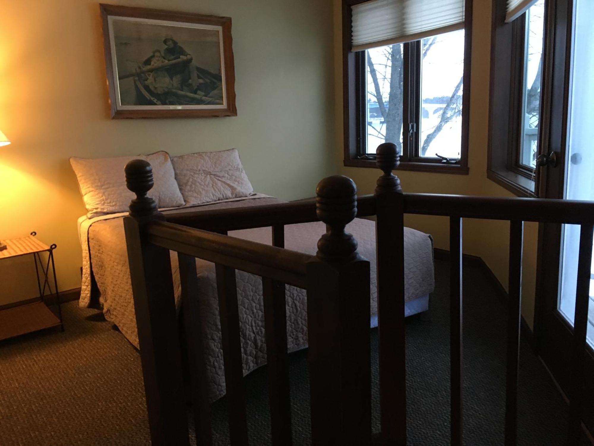 Snug Harbor Inn Sturgeon Bay Exterior photo