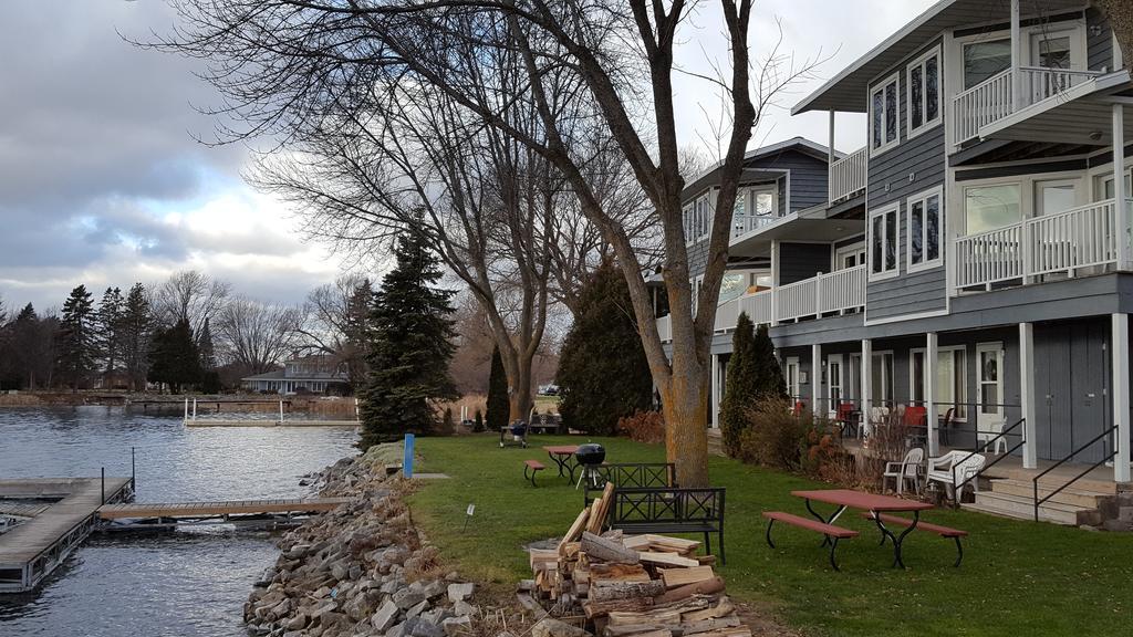 Snug Harbor Inn Sturgeon Bay Exterior photo